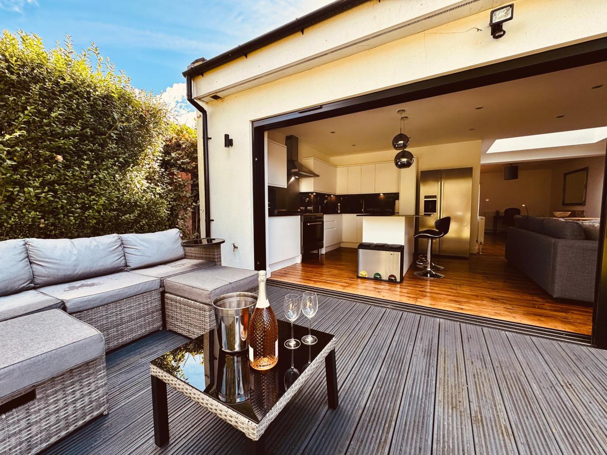 Zarza House Fabulous Art Deco Home 4 Double Bedrooms Large Garden Free Parking & Wifi Hatfield  Exteriör bild